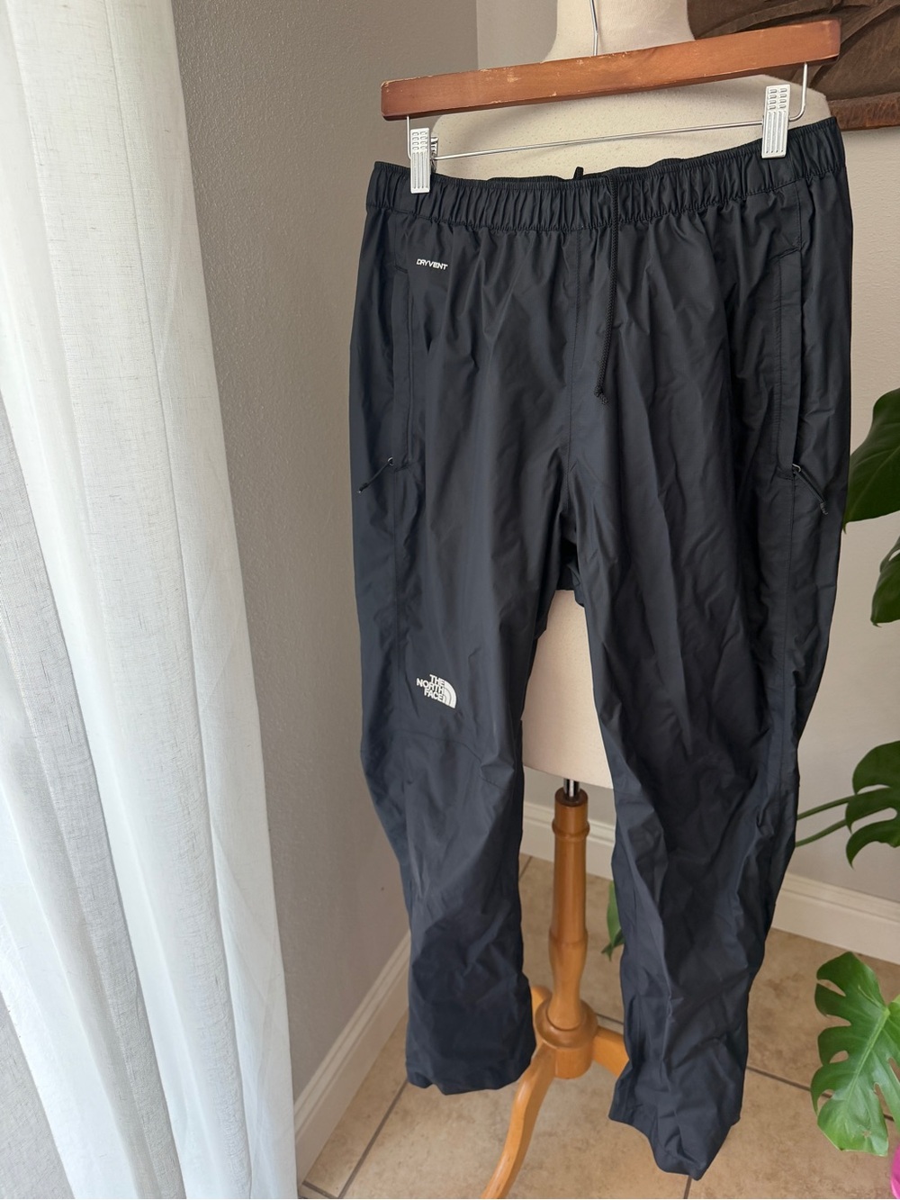 The North Face DryVent Black Waterproof Rain Pants Zip Pockets Large